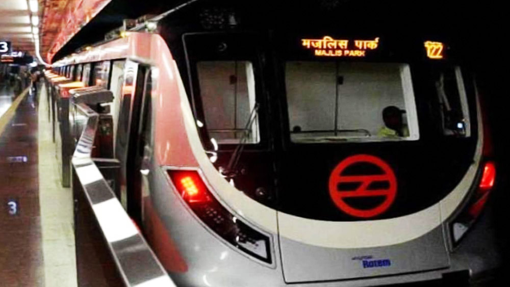 ভোর ৫টা নাগাদ পুলিশের নজরে পড়ে, মজলিস পার্ক মেট্রো স্টেশনের দিক থেকে একটি গাড়ি আসছে। পুলিশের তথ্য অনুযায়ী, ওই গাড়িতে ছিলেন গগনরা।