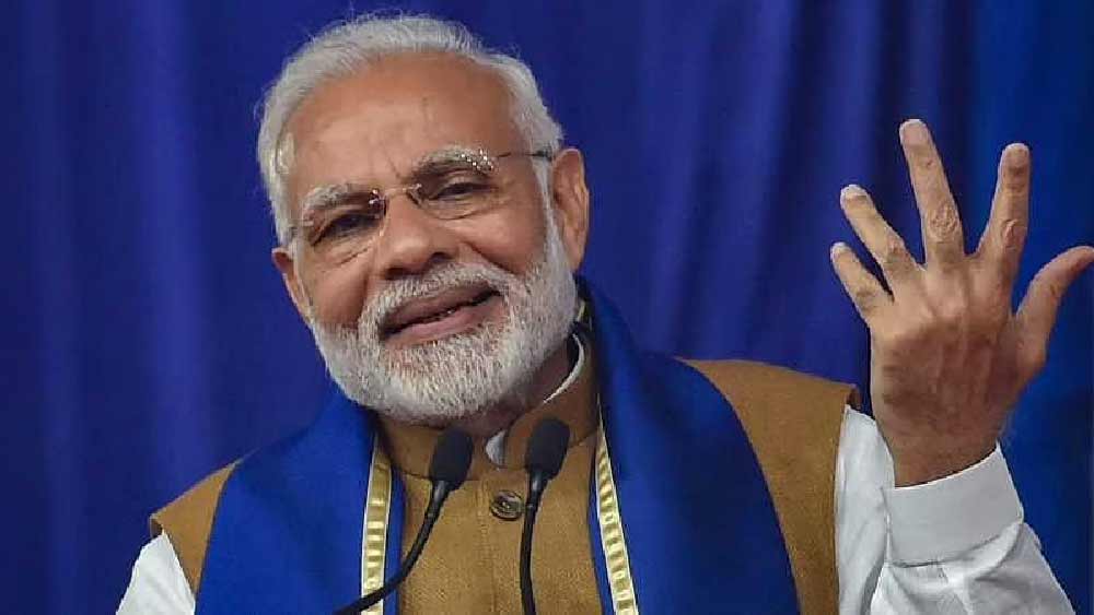 দু’দিনের গুজরাত সফরে আসছেন প্রধানমন্ত্রী নরেন্দ্র মোদী। সফরের প্রথম দিনে ‘অটল সেতু’র উদ্বোধন করেন তিনি। ইতিমধ্যে আলোকসজ্জায় সেজে ওঠা সেতুর ছবি নেটমাধ্যমে ভাগ করে নিয়েছেন উচ্ছ্বসিত প্রধানমন্ত্রী। টুইটে তিনি লেখেন, ‘কী দারুণ দেখাচ্ছে না অটল সেতু!’