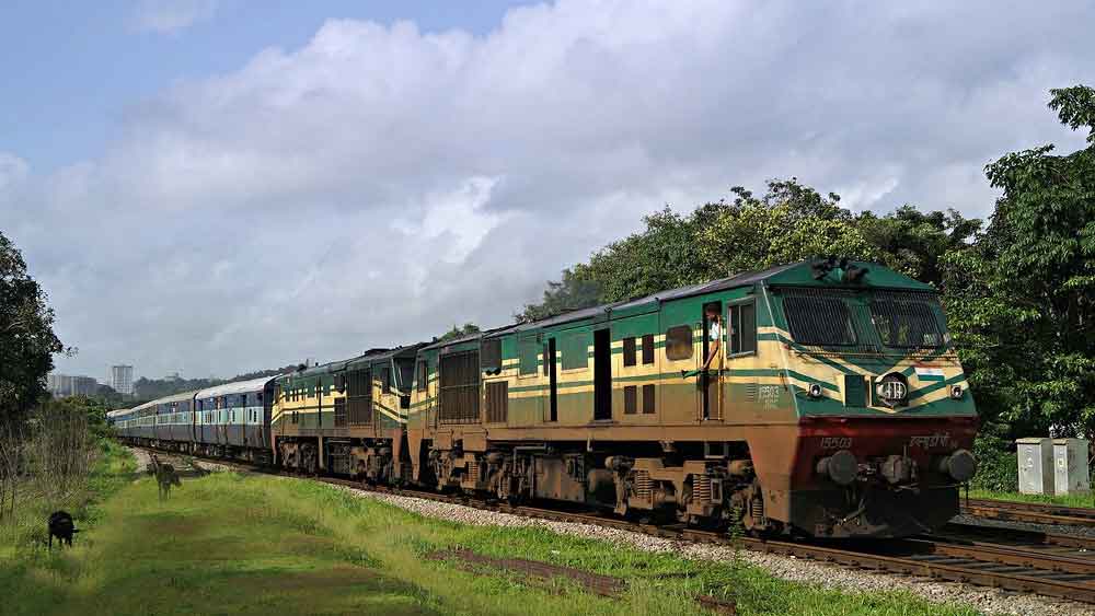 তিনি আরও লেখেন, ‘দোন্যি পোলো এক্সপ্রেস এ বার থেকে শোখুভি স্টেশনেও চলবে, এতে নাগাল্যান্ড ও মণিপুরের যাত্রীরা গুয়াহাটি যাওয়ার একটি বিকল্প যাত্রাপথ পাবেন।’