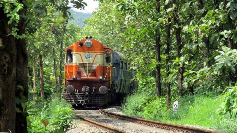 উত্তর-পূর্ব রেলের জেনারেল ম্যানেজার অংশুল গুপ্তা বলেন, ‘‘ভারতীয় রেলের জন্য এটা একটা গর্বের দিন। আমরা উত্তর-পূর্বের সব রাজ্যের রাজধানীগুলিকে রেলপথের মাধ্যমে যুক্ত করার চেষ্টা করছি।’’ 
