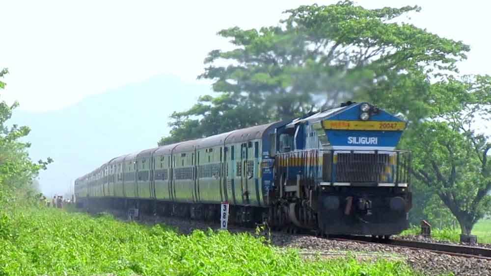 শোখুভি স্টেশন তৈরির কাজ অনেক দিন ধরেই চলছিল। তবে নানা ভাবে নানা সময়ে তা বাধা পেয়েছে। রেললাইন তৈরির জন্য প্রয়োজনীয় জমি পেতে অনেক কাঠখড় পোড়াতে হয়েছে। মুখ্যমন্ত্রী নেফিয়ু রিও তাই অনুরোধ করেছেন, এ জন্য নর্থইস্ট ফ্রন্টিয়ার রেলওয়ে (এনএফআর)-কে দোষারোপ যেন না করা হয়। বরং রাজ্যের মানুষ, গ্রাম পরিষদ এবং নাগরিক সমাজ সংগঠনের নেতৃস্থানীয়দের কাছে রেলের পাশে থাকার আর্জি জানিয়েছেন তিনি। 