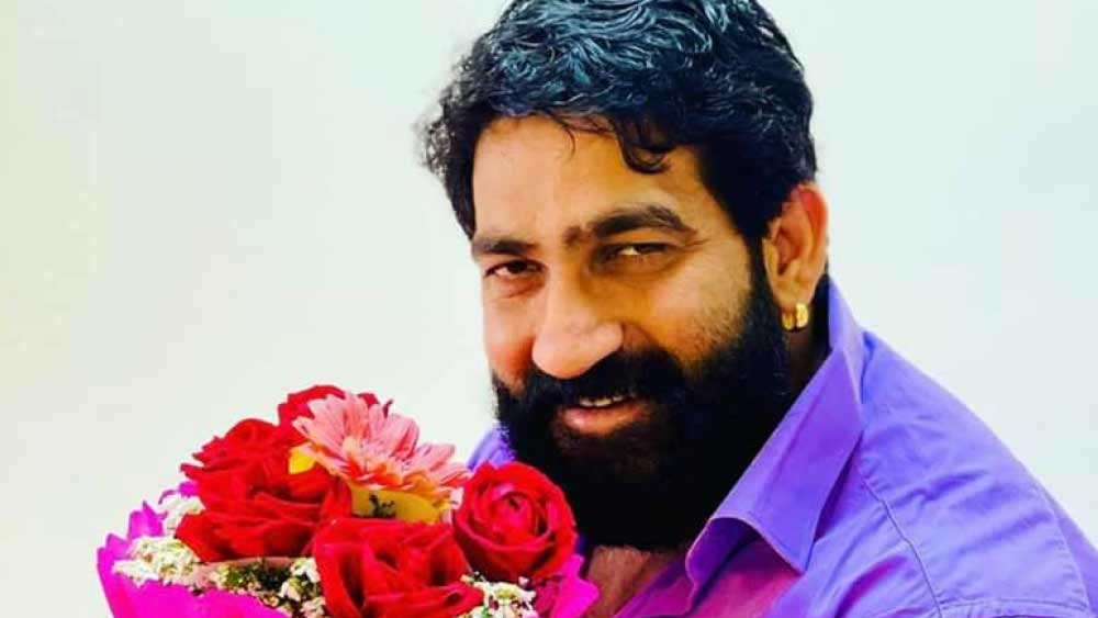 তবে এই প্রথম নয়, আগেও একাধিক বিতর্কে জড়িয়ে খবরের শিরোনামে উঠে আসেন ববি।