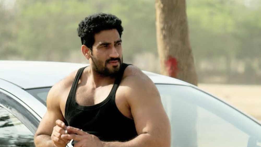 ইনস্টাগ্রামে তাঁর ফলোয়ারের সংখ্যা ছ’লক্ষেরও বেশি। ফেসবুক এবং টুইটারেও তিনি সমান জনপ্রিয়। নেটমাধ্যমে তাঁকে প্রায়ই শরীরচর্চা বিষয়ক নানা পরামর্শ দিতে এবং সামাজিক বিভিন্ন সমস্যা নিয়ে আলোচনা করতে দেখা যায়৷