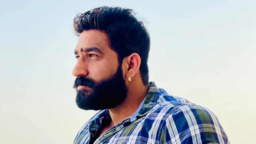 ববির গ্রামে একটি জোড়া খুনের ঘটনায় পুলিশের জোরালো তদন্তের দাবি জানিয়েই তিনি লোক জড়ো করে থানায় গিয়েছিলেন। একটি সংবাদমাধ্যমের প্রতিবেদন অনুসারে, এই ঘটনায় তাঁর বিরুদ্ধে পুলিশ ছ’টি মামলা দায়ের করে। পরে তাঁকে গ্রেফতার করা হয়।