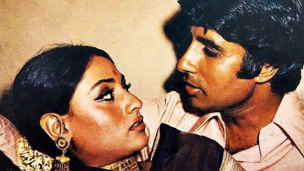 পাঁচ দশক আগে বলিউডের বড় পর্দায় একসঙ্গে দেখা গিয়েছিল ‘বিগ বি’ অমিতাভ বচ্চন এবং জয়াকে। ১৯৭২ সালে মুক্তি পাওয়া ‘বংসী বিরজু’ ছবিতে দু’জনে অসামান্য অভিনয় করেন।