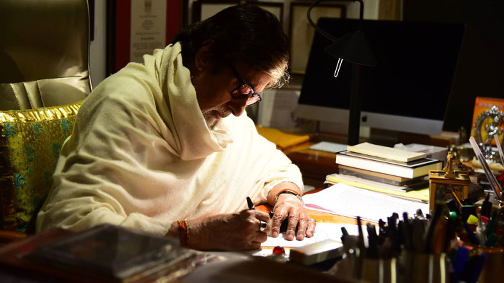 বচ্চন-দম্পতির সংগ্রহে এমন একটি পেন রয়েছে যার মূল্য নয় লক্ষ টাকা।