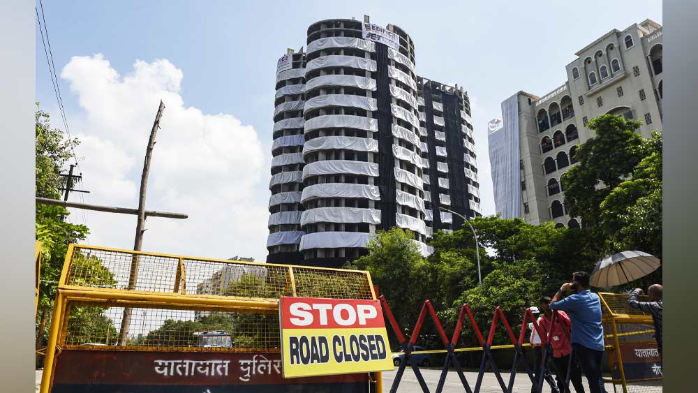 মাত্র ৯ সেকেন্ডে মাটিতে মিশে যাবে জোড়া অট্টালিকা। ৮০ হাজার টন ধ্বংসাবশেষ তৈরি হবে। সেই ধ্বংসাবশেষ সরাতে সময় লাগবে ৯০ দিন।  