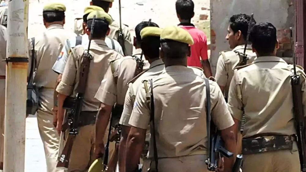 নয়ডার জোড়া অট্টালিকা চত্বরে বসানো হয়েছে ৩০০টি সিসিটিভি ক্যামেরা। সেগুলির মাধ্যমে চলবে নজরদারি। নিরাপত্তার জন্য মোতায়েন করা হয়েছে ৫০০ পুলিশকর্মী।