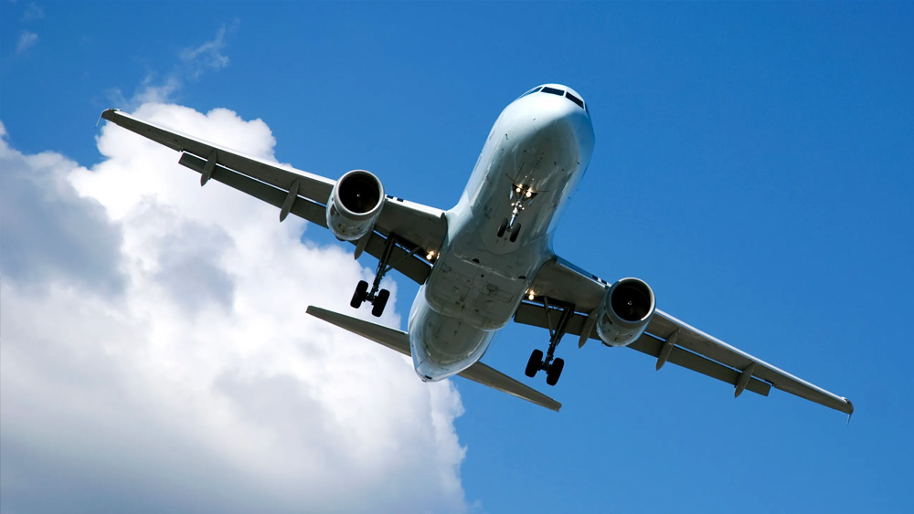 জোড়া অট্টালিকা ওড়ানোর সময় তার এক নটিক্যাল মাইলের (১.৮ কিলোমিটার) মধ্যে কোনও বিমান উড়বে না, নির্দেশিকা জারি করেছে নয়ডা প্রশাসন। বিমান পরিবহণ মন্ত্রকের তরফে জানানো হয়েছে, বহুতল গুঁড়িয়ে দেওয়ার সময় ধুলোর আস্তরণে ঢেকে যেতে পারে চারপাশ। সে রকম হলে দৃশ্যমানতা কমে যাবে। সে ক্ষেত্রে বিমান ওড়াতে সমস্যায় পড়বেন পাইলট। তাই ওই এলাকায় বন্ধ রাখা হচ্ছে উড়ান। 