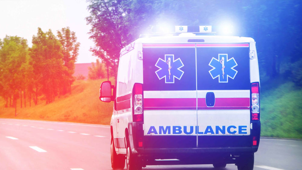 যমজ অট্টালিকা ভাঙার সময় যাতে কোনও দুর্ঘটনা না হয়, তা নিয়েও সতর্ক প্রশাসন। অট্টালিকার পিছনে একটি পার্কে মোতায়েন থাকছে অ্যাম্বুল্যান্স, দমকল, আপৎকালীন পরিষেবার ব্যবস্থা। দুই কিলোমিটার এলাকা জুড়ে সব পরিষেবা বন্ধ থাকবে। চালু থাকবে শুধু আপৎকালীন পরিষেবা। স্থানীয় তিন হাসপাতালে বাড়ানো হয়েছে শয্যা সংখ্যা। 