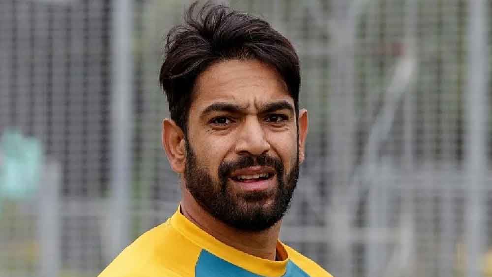 রোহিতের বিরুদ্ধে পাকিস্তান এগিয়ে দিতে পারে হ্যারিসকে। তাঁর হাতে রয়েছে বৈচিত্র্য। পাক পেসারের বাউন্সার রোহিতকে চাপে রাখতে পারে।