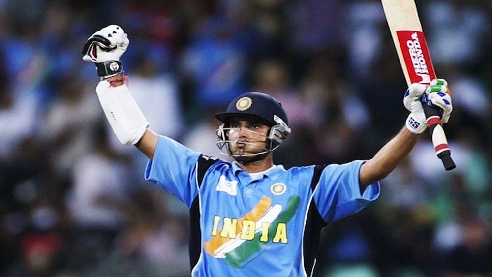 এশিয়া কাপে ছয় মারার নিরিখে সৌরভ গঙ্গোপাধ্যায়ের রেকর্ডও হেলাফেলার মতো নয়। ভারতীয় ক্রিকেট বোর্ডের সভাপতির ঝুলিতে প্রায় দু’হাজারের কাছাকাছি টি-টোয়েন্টি রান রয়েছে। স্ট্রাইক রেট ১০৭।