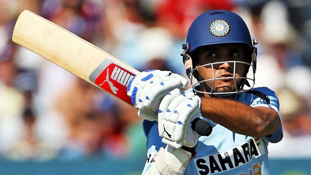 এশিয়া কাপে ভারতীয়দের ছয় মারার তালিকায় সৌরভ রয়েছেন চার নম্বরে। এই টুর্নামেন্টের ১২ ইনিংসে ১৩টি ছয় হাঁকিয়েছেন তিনি। প্রায় ১৪ বছর আগে ক্রিকেটকে বিদায় জানিয়েছেন সৌরভ। তবে এ রেকর্ডের তালিকায় এখনও তাঁকে ঠেলে নামাতে পারেননি কেউ। সহবাগের মতো তাঁর ছয়গুলিও এসেছে এশিয়া কাপের এক দিনের ম্যাচে।