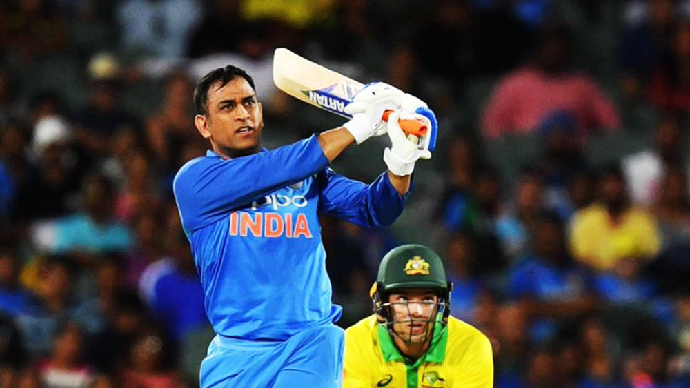 টি-টোয়েন্টি কেরিয়ারে ৫২টি ছক্কা মেরেছেন মাহি। তার মধ্যে এশিয়া কাপের ২০টি ইনিংসে রয়েছে ১৬টি ছয়। এই টুর্নামেন্টে তাঁরা স্ট্রাইক রেট ৯১.৩।