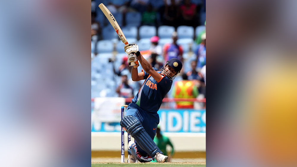 এশিয়া কাপের ১৬টি ইনিংসে ১৮টি ছয় মেরে এই তালিকায় দু’নম্বরে রয়েছেন রায়না। টিম ইন্ডিয়ার মিডল অর্ডারের এই বাঁ-হাতির এশিয়া কাপে স্ট্রাইক রেট ছিল ১১২.৪।