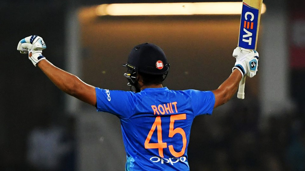 এই টুর্নামেন্টে ভারতীয়দের মধ্যে সবচেয়ে বেশি ছয় হাঁকিয়েছেন রোহিত শর্মা। টি-টোয়েন্টি ক্রিকেটে রোহিতের ব্যাট থেকে বেরিয়েছে ৩৪৮৭ রান। এই তালিকায় তাঁর স্ট্রাইক রেটও সবচেয়ে বেশি (১৪০.২৬)। শতরান চারটি।