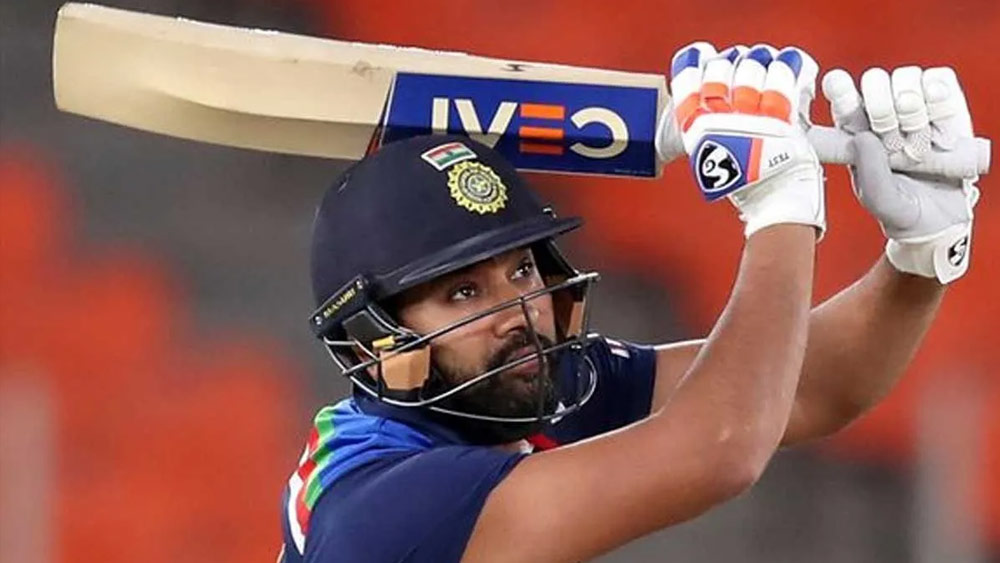 এশিয়া কাপের ২৬টি ইনিংসে ২১টি ছয় মেরেছেন রোহিত। স্ট্রাইক রেট ৯০। সঙ্গে রয়েছে একটি শতরান এবং সাত-সাতটি অর্ধশতরান।