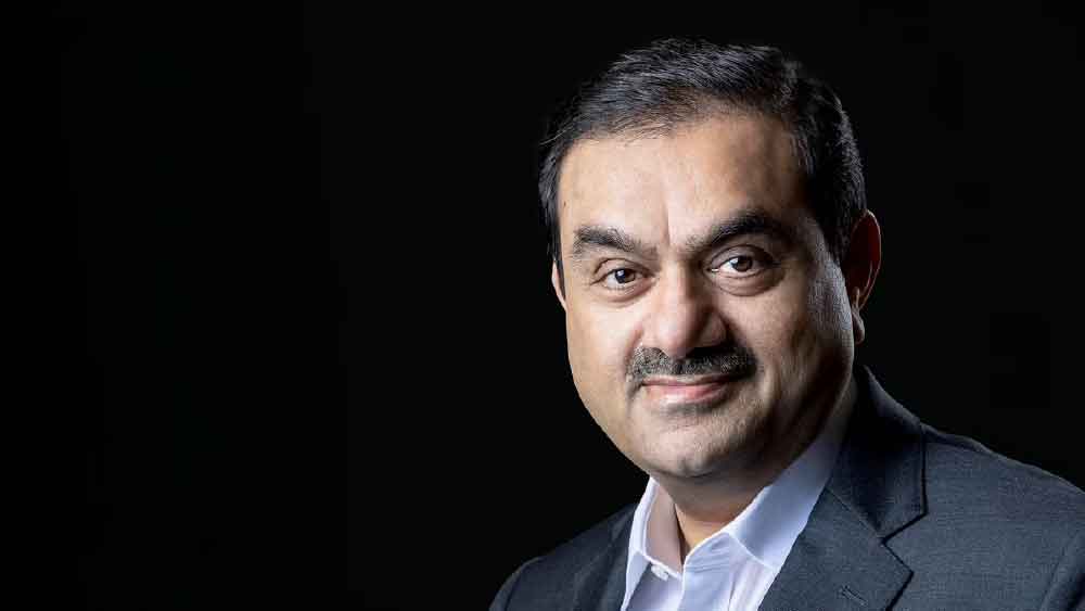 সমীক্ষা আরও বলছে, আদানির বিদেশি মুদ্রায় নেওয়া ঋণের পরিমাণও অনেক। সূত্রের খবর, বিভিন্ন প্রকল্পের জন্য স্টেট ব্যাঙ্ক অব ইন্ডিয়ার (এসবিআই) কাছ থেকে নতুন করে প্রায় ১৪ হাজার কোটির ঋণ নেওয়ার আবেদন করেছেন আদানি। এই নতুন প্রকল্পের মধ্যে রয়েছে গ্রিন এনার্জি সংক্রান্ত ব্যবসাও। এর ফলে ঋণের বোঝা আরও বাড়তে পারে বলে মনে করছেন বিশেষজ্ঞরা।