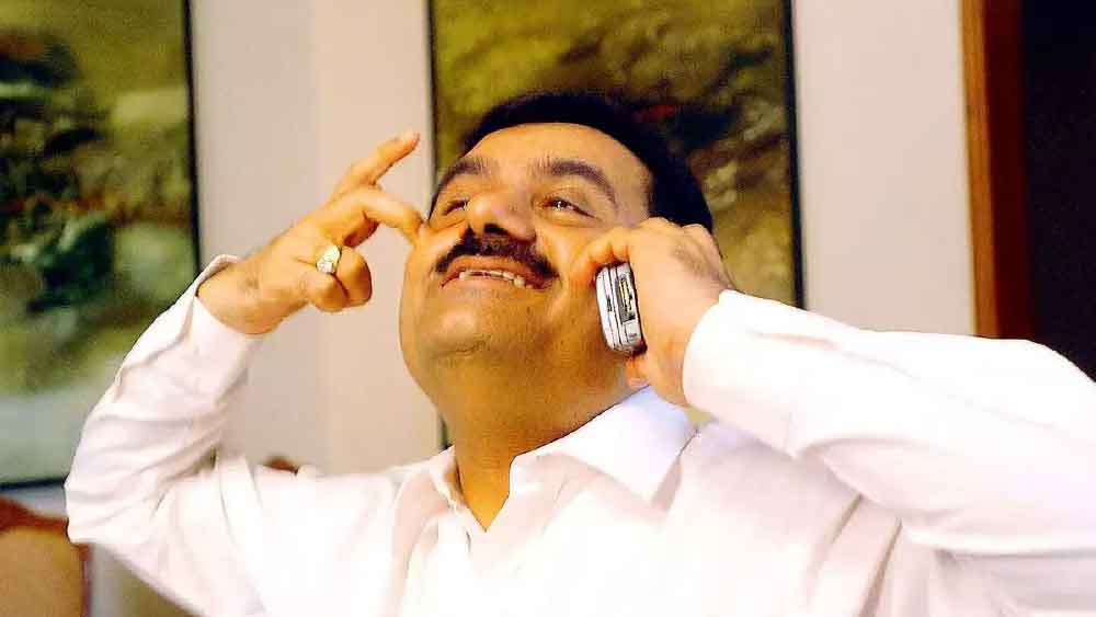 ইতিমধ্যেই পলিভিনিল ক্লোরাইড প্ল্যান্ট তৈরির কাজে লেগেছে আদানি গোষ্ঠী। কয়লা থেকে পলিভিনিল ক্লোরাইড উৎপাদন করার লক্ষ্যেই গুজরাতের মুন্দ্রায় তৈরি হবে এই প্ল্যান্ট।