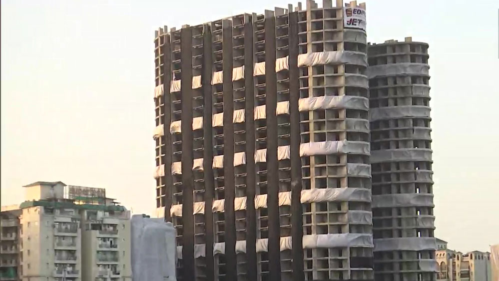 রবিবার দুপুর আড়াইটে নাগাদ অট্টালিকা ধ্বংসের প্রক্রিয়া শুরু হবে। ৩,৭০০ কেজি বিস্ফোরক দিয়ে মাত্র ন'সেকেন্ডেই গুঁড়িয়ে ফেলা হবে এই বিশালাকার বহুতল। 