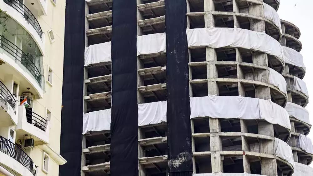  সকাল সাড়ে ৬: ফ্ল্যাটগুলিতে পাইপলাইনে গ্যাসের সরবরাহ বন্ধ করে দেওয়া হয়েছে।