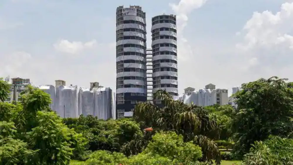 বিকেল সাড়ে ৫টা: সব কিছু খতিয়ে দেখার পর পরিস্থিতি বুঝে আশপাশের বাসিন্দাদের ফেরানো হবে। 