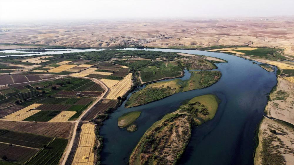 রুমরের দাবি, কৃত্রিম ভাবে সেচের কাজের ক্ষেত্রে মেসোপটেমিয়া ছিল অগ্রগণ্য। ইউফ্রেতিস নদীর জল কৃষিকাজে ব্যবহার করতে খাল কেটে এর প্রবাহকে নিয়ন্ত্রিত করতেন উর শহরের বাসিন্দারা।