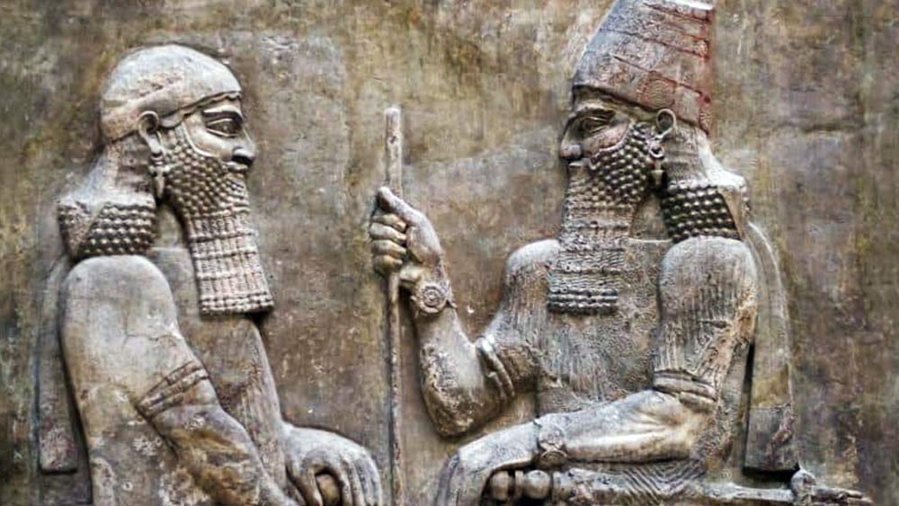 রুমর আরও বলেন, ‘‘মেসোপটেমিয়ায় প্রতিটি শহরকেই দেবদেবীর বসবাসের স্থল হিসাবে দেখা হত। এমনকি, সেখানকার বাসিন্দারা বিশ্বাস করতেন যে দেবদেবীরাই ওই শহরগুলির গোড়াপত্তন করেছেন। তাঁরাই শহরের রক্ষাকর্তা এবং রাজনৈতিক ক্ষমতার অধিকারী।’’