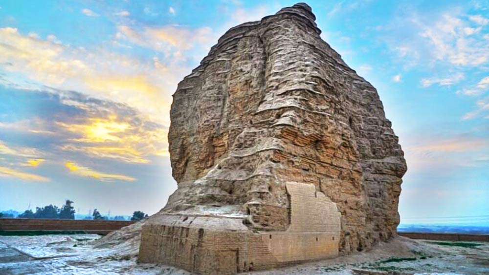 কালের নিয়মে জিগুরাতের বহু অংশ হারিয়ে গিয়েছে। তার মধ্যে রয়েছে একেবারে উপরের মন্দিরটি। তবে জিগুরাতের নীচের অংশটি আজও অক্ষত। জিগুরাতের আসল চেহারা কেমন ছিল, তা জানতে আধুনিক প্রযুক্তির পাশাপাশি হেরোদোতাসের মতো ইতিহাসবিদ থেকে শুরু করে বাইবেলের লিখিত অংশের উদাহরণও নেওয়া হয়েছে।