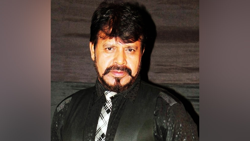 বার বার একই ঘটনার পুনরাবৃত্তি হওয়ায় তিনু সইফের কাছে এর কারণ জানতে চান। সইফ জানান, তিনি ট্রেনের দুলুনি উপভোগ করছিলেন। তাই তিনি আর সংলাপ বলছিলেন।