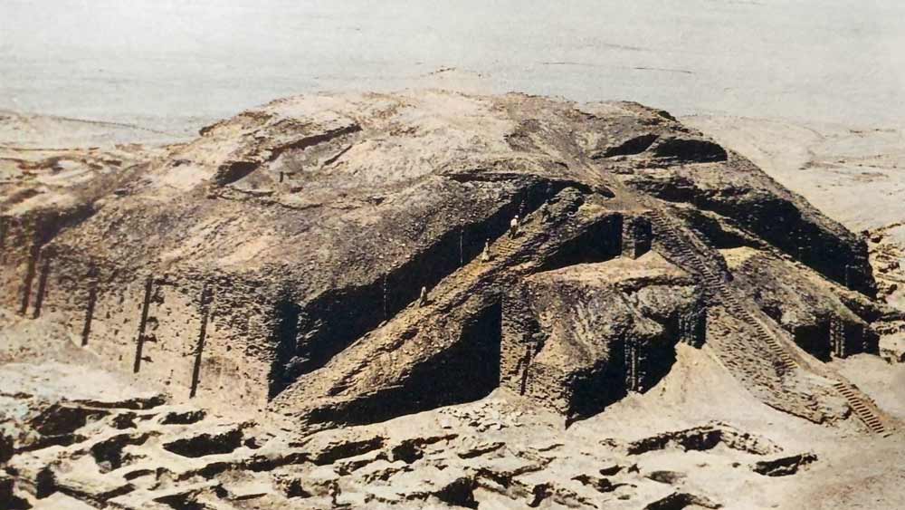 জিগুরাতের অংশবিশেষ যে এখনও তুলনামূলক ভাবে অক্ষত রয়েছে, তার পিছনে সুমেরীয় কারিগরদের উদ্ভাবনী ক্ষমতাও যথেষ্ট কৃতিত্ব দাবি করে। এর স্থাপত্যের অংশবিশেষ আজও ক্ষতিগ্রস্ত হয়নি মূলত তিনটি কারণে।