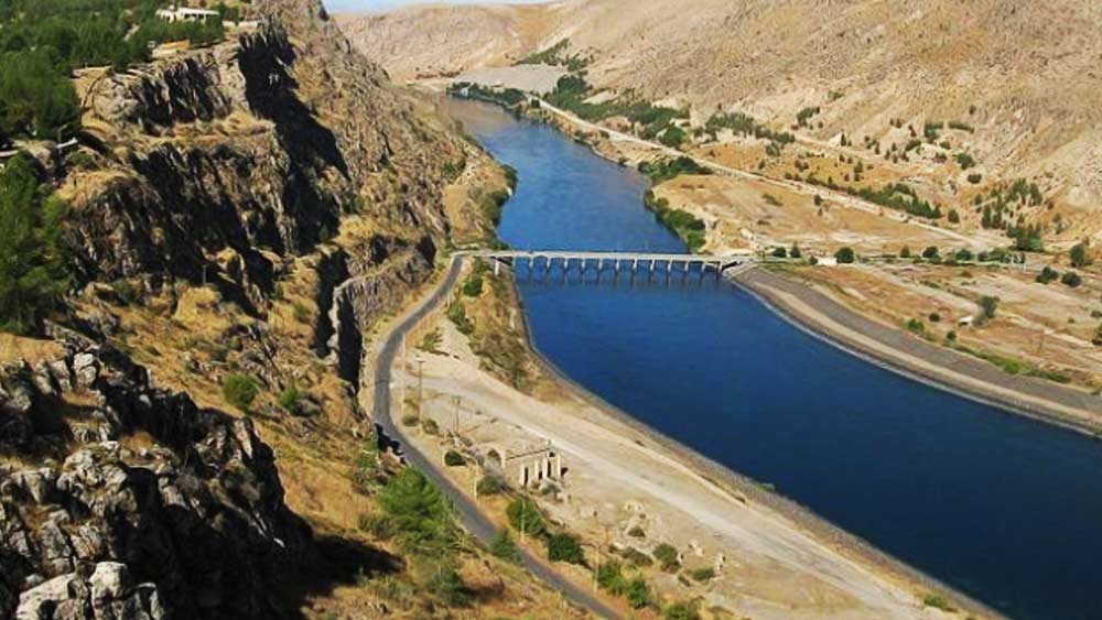 খ্রিস্টপূর্ব ষষ্ঠ শতকে সঙ্কটের মুখে পড়েছিল ওর শহরের অস্তিত্ব। ইউফ্রেতিস নদীর গতিপথ বদলে যাওয়ায় শহরে জলসঙ্কট শুরু হয়েছিল। ফলে ধ্বংস হয়ে যায় শহরটি। কালের নিয়মে বালির তলায় চলে যায় জিগুরাত।