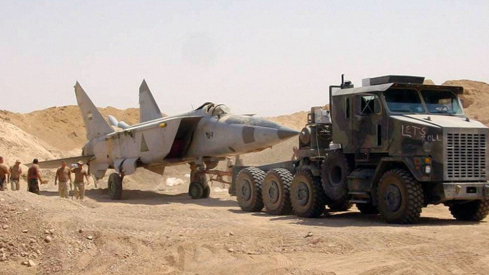 অনেকের মতে, এক সময় এই স্থাপত্যকে ‘ঢাল’ হিসাবে ব্যবহার করেছিলেন ইরাকের প্রাক্তন প্রেসিডেন্ট সাদ্দাম হুসেন। উপসাগরীয় যুদ্ধের সময় এর কাছে তিনি দু’টি মিগ ফাইটার যুদ্ধবিমান রেখে দিয়েছিলেন। যাতে ঐতিহাসিক স্থান মনে করে এর উপর হামলা চালাতে না পারে আমেরিকা তথা অন্য বিদেশি শত্রুরা। যদিও ছোটখাটো ক্ষতির হাত থেকে একে বাঁচানো যায়নি।