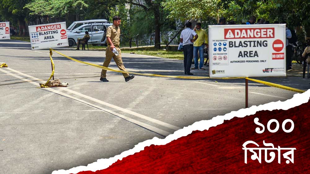 ভাঙার প্রক্রিয়া চলাকালীন এই বহুতলের ১০০ মিটারের মধ্যে ছ’জন কর্মী থাকার সিদ্ধান্ত নেওয়া হয়। ব্লাস্টারের কাছ থাকেন ‘টুইন টাওয়ার’ প্রজেক্টের ইঞ্জিনিয়ার। আফ্রিকা থেকে আসা দু’জন বিশেষজ্ঞ এবং সরকারি আধিকারিকেরা নির্ধারিত এলাকায় উপস্থিত ছিলেন। 