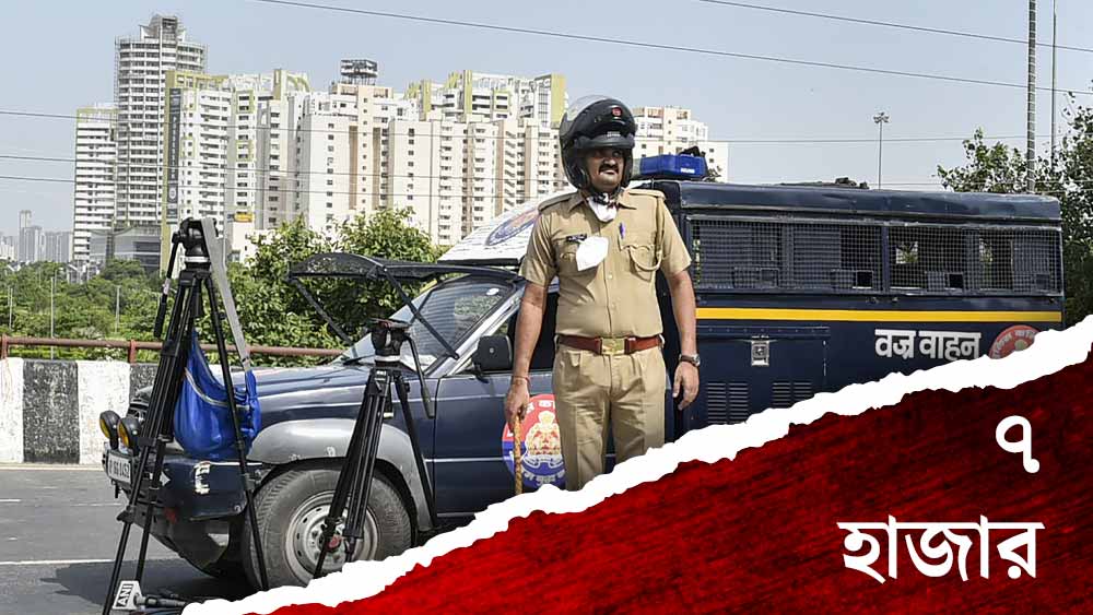 দুই টাওয়ারের মোট সাত হাজার বাসিন্দা রয়েছে যাঁদের নিরাপদ স্থানে নিয়ে যাওয়া হয় রবিবার সকালেই। সঙ্গে ছিল ১৫০টি পোষ্য এবং আড়াই হাজার গাড়ি।