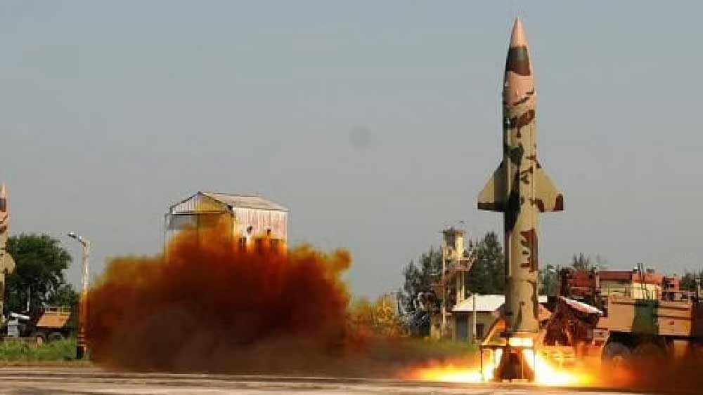 নয়ডার জোড়া অট্টালিকা ভাঙার ৩৫ হাজার কেজি বিস্ফোরকের সঙ্গে শক্তির পরীক্ষায় নামতে হলে চারটি পৃথ্বী ক্ষেপণাস্ত্রের প্রয়োজন হত বলে বিশেষজ্ঞদের অনুমান। 