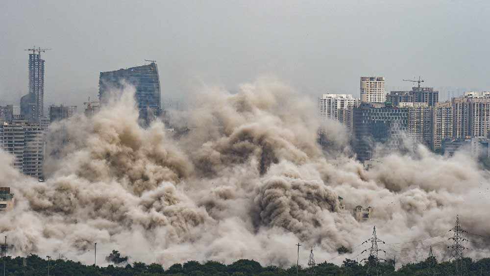 তবে বিশেষজ্ঞরা বলছেন, ভেবে দেখলে এ ব্যাপারে  কোনও দ্বিমত নেই যে, খাস রাজধানীতে বসে এক রকম যুদ্ধক্ষেত্রেরই অভিজ্ঞতা হয়েছে নয়ডার বাসিন্দাদের।