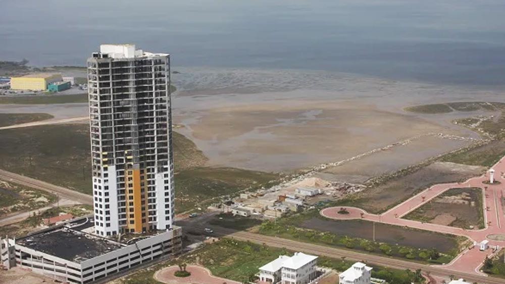 পুনর্নিমাণ করতে হলে তার খরচ প্রচুর। সব ভেবেই ২০০৯ সালের ডিসেম্বর মাসে বহুতলটি বিস্ফোরণের মাধ্যমে ধ্বংস করে দেওয়া হয়।