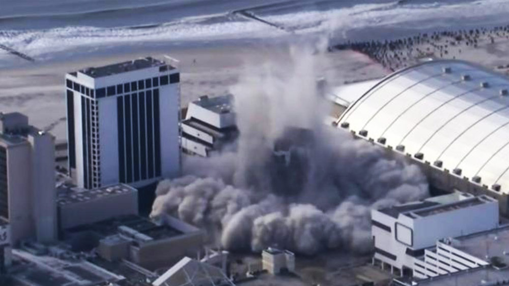 মোট তিন হাজার ডাইনামাইট  স্টিক ব্যবহার করে ২০ সেকেন্ড সময়ের মধ্যে এই বহুতলটি মাটির সঙ্গে মিশিয়ে দেওয়া হয়।