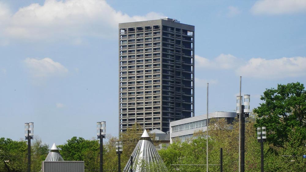 ‘দ্য এএফই টাওয়ার’: জার্মানের ফ্র্যাঙ্কফার্ট এলাকায় ‘দ্য এএফই টাওয়ার’ নামের বহুতলটি অবস্থিত ছিল। ১৯৭০ সালে তৈরি হওয়া এই বহুতলটি জোহান ভল্ফগ্যাঙ্গ গ্যেঠে ইউনিভার্সিটির অংশ ছিল।