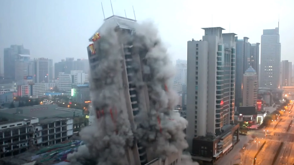 ২৬ তলার এই নির্মাণটি বহু বছর কোনও কাজেই ব্যবহার করা হয়নি। ১৬ বছর ফাঁকা অবস্থায় পড়ে থাকায় সিদ্ধান্ত নেওয়া হয়, এই গগনচুম্বীকে ভেঙে ফেলা হবে।