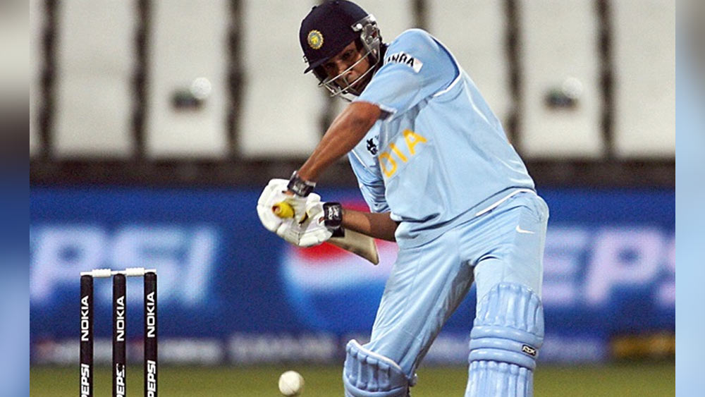 ওই টুর্নামেন্টেরই ফাইনালে আবার মুখোমুখি হয় দুই দল। জো’বার্গের সেই ম্যাচে গৌতম গম্ভীরের ব্যাটে ভর করে ভারত ১৫৭ রান করে। ৫৪ বলে ৭৫ রান করেন গম্ভীর। ছ’নম্বরে নেমে ১৬ বলে ৩০ করেন রোহিত শর্মা।