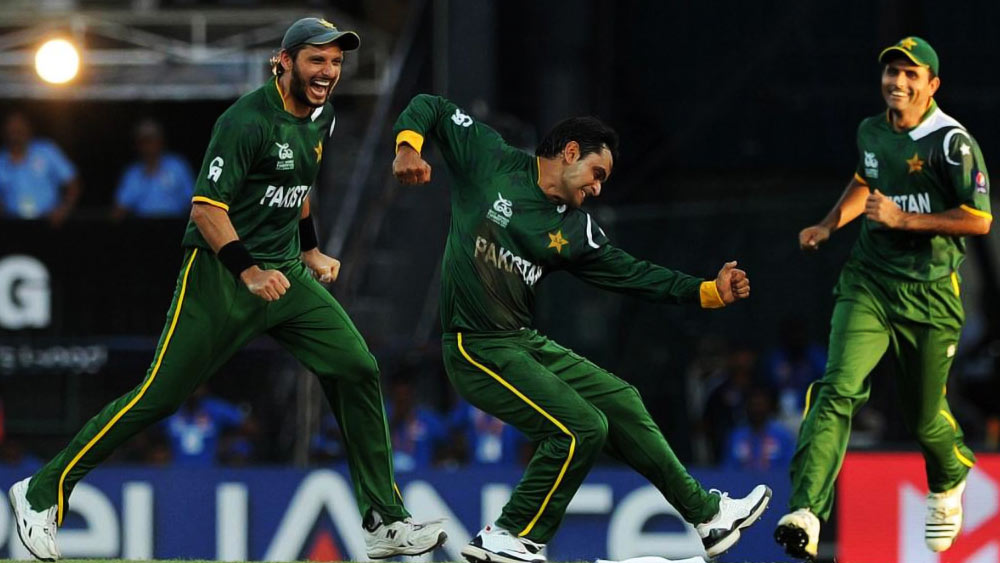 কম রানের পুঁজি নিয়েও দুর্দান্ত লড়াই করেন ভুনেশ্বর কুমার-অশোক ডিন্ডারা। কিন্তু বাদ সাধে মহম্মদ হাফিজ আর শোয়েব মালিকের ব্যাট। হাফিজ ৬১ রান করে আউট হলেও শেষ পর্যন্ত ক্রিজে থেকে ম্যাচ বার করেন শোয়েব। ভারত হারে পাঁচ উইকেটে।