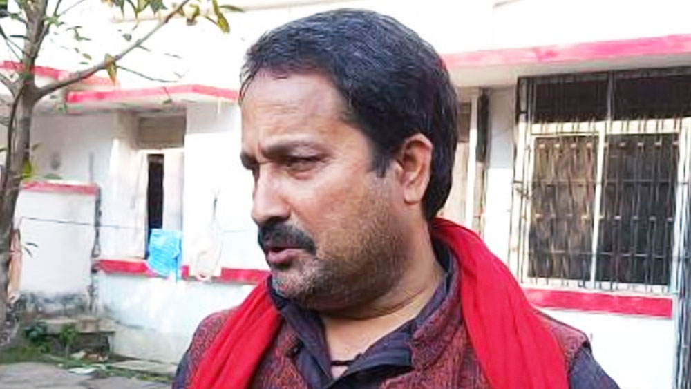 জানা গিয়েছে, যে রাইফেলটি বিধায়ক ব্যবহার করেছিলেন, সেটির লাইসেন্স ছিল তাঁর স্ত্রীর নামে। সেই সময় বিধায়কের বিরুদ্ধে আইনি ব্যবস্থা নেওয়া হয়। রাইফেল বাজেয়াপ্ত করা হয়েছিল।