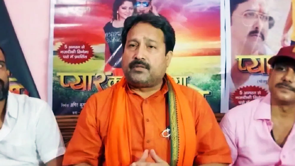 ‘প্যার কাহে বনায়া রাম নে’ নামে একটি ছবির প্রোমোশনও করেছিলেন বিধায়ক। সংবাদমাধ্যমে তিনি দাবি করেছিলেন, এটি পারিবারিক ছবি। এর ডায়লগ এবং গান তিনি নিজেই লিখেছেন।