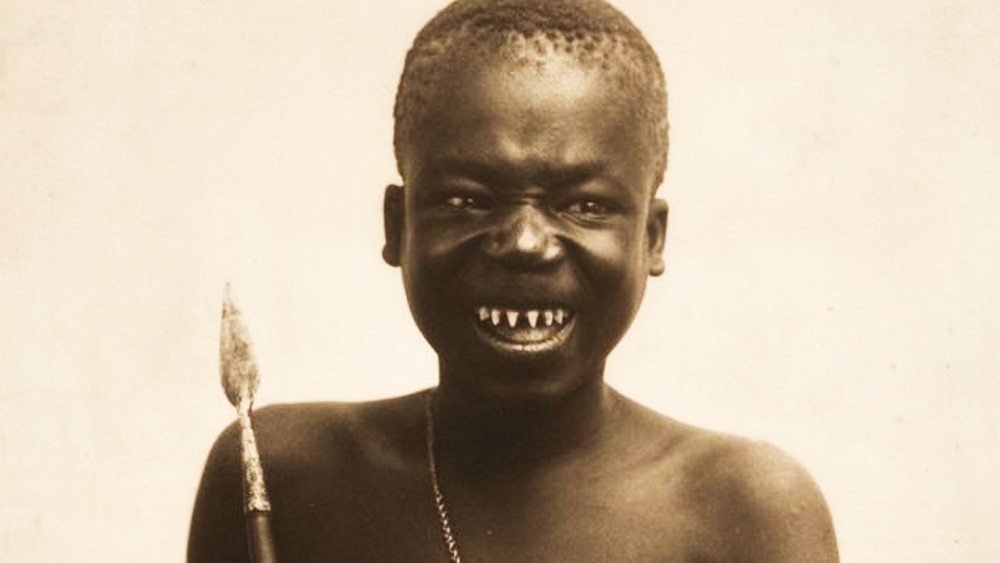 ‘সভ্য মানুষ’ তাঁকে চিড়িয়াখানায় রেখেছিল দীর্ঘ দিন। তাঁকে দেখানো হত মেলাতেও।  কোনও দিন আর বাড়ি ফিরতে পারবেন না বুঝতে পেরে যিনি আত্মঘাতী হয়েছিলেন। তিনি ওটা বেঙ্গা। তার জীবনের গল্প শুনলে চোখে জল আসতে বাধ্য।