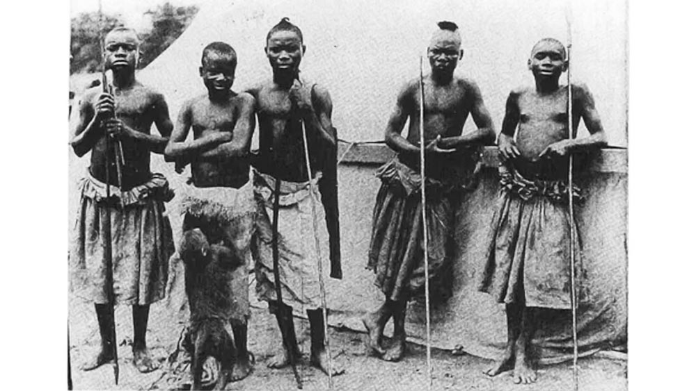 শীতের শেষ পর্যন্ত চলেছিল ওই মেলা। কড়া ঠান্ডায় আফ্রিকা থেকে বন্দি করা ওই কিশোর-তরুণদের দলকে রাখা হয়েছিল পর্যাপ্ত গরম পোশাক বা আশ্রয় ছাড়াই। ঘুমোতে দেওয়া হয়েছিল মাটিতে। পর্যাপ্ত খাবারও দেওয়া হত না তাদের।