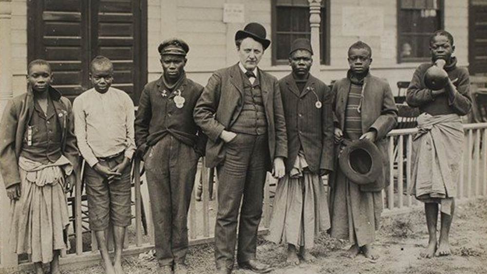 ওটাকে ওই অবস্থায় দেখে অনেকেই ক্ষোভপ্রকাশ করেন। তার মুক্তির দাবিতে সরব হন অনেকে। বিক্ষোভ দেখাতে শুরু করেন অনেকে।