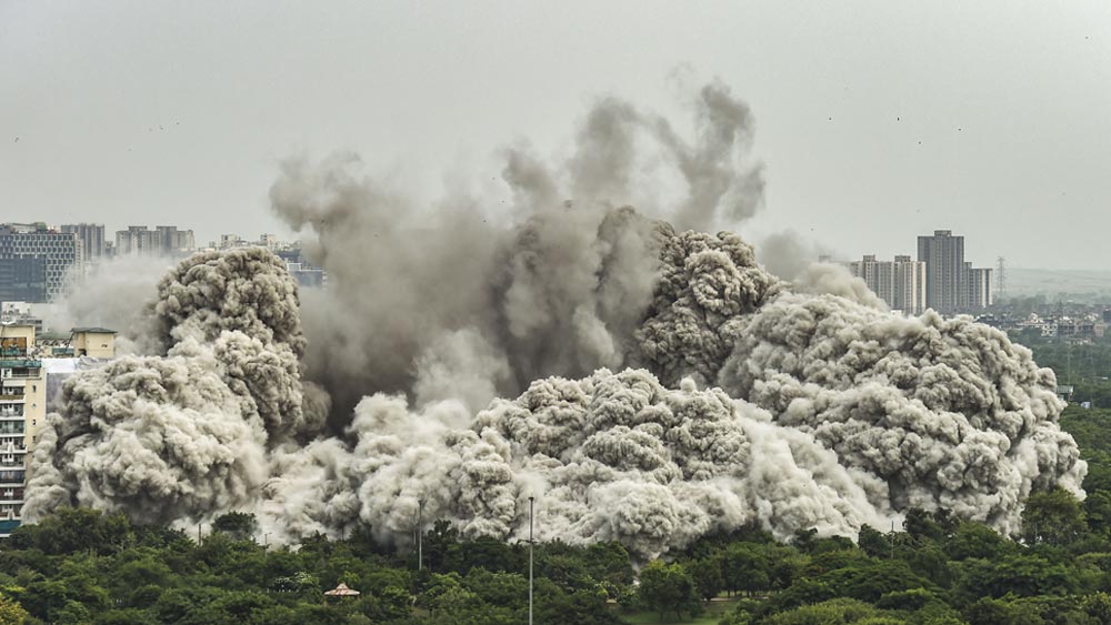 ইঞ্জিনিয়ারিং পাশ করে সকলে যখন গড়ার দিকে এগিয়েছেন, উৎকর্ষ কেন এই ভাঙার খেলায়? উৎকর্ষের কথায়, ‘‘আমি গুজরাতি। আমি জানি, টাকা আর সুযোগ কোথায়।’’