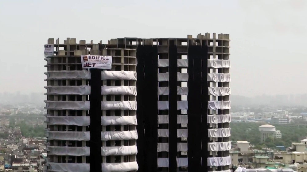 নয়ডার যমজ ইমারত ভাঙার কাজ উৎকর্ষের সংস্থা শুরু করেছিল ফেব্রুয়ারি থেকে। দক্ষিণ আফ্রিকার জোসেফ রবার্ট ব্রিঙ্কম্যান, তাঁর দল এবং সংস্থার কর্মীরা ছ’মাস আগে থেকে শুরু করেছিলেন মাপের কাজ। 